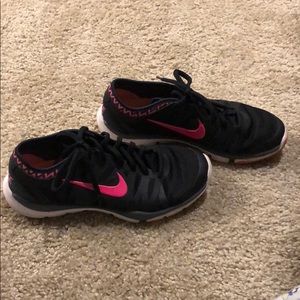Black nike shoes